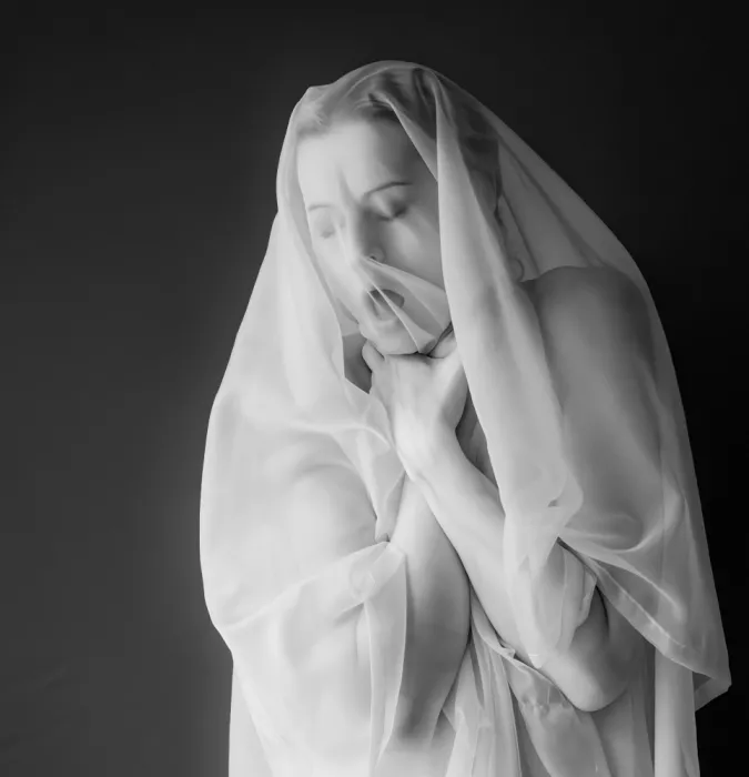 Dixon, Colin: Cloaked lady