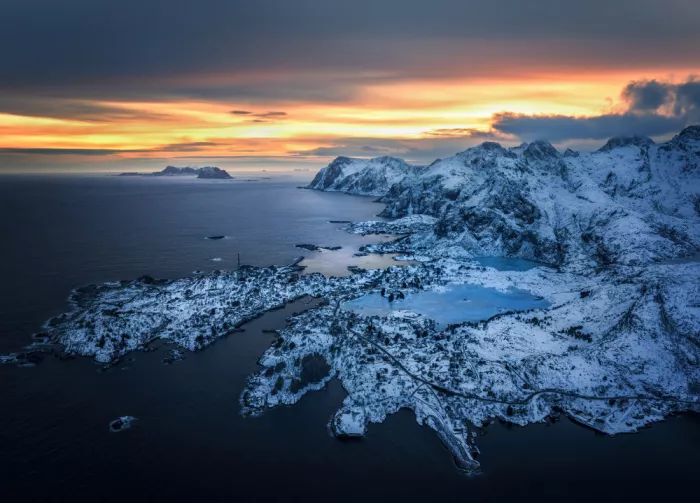 P., Ruiqing: Where Winter Meets the Sea