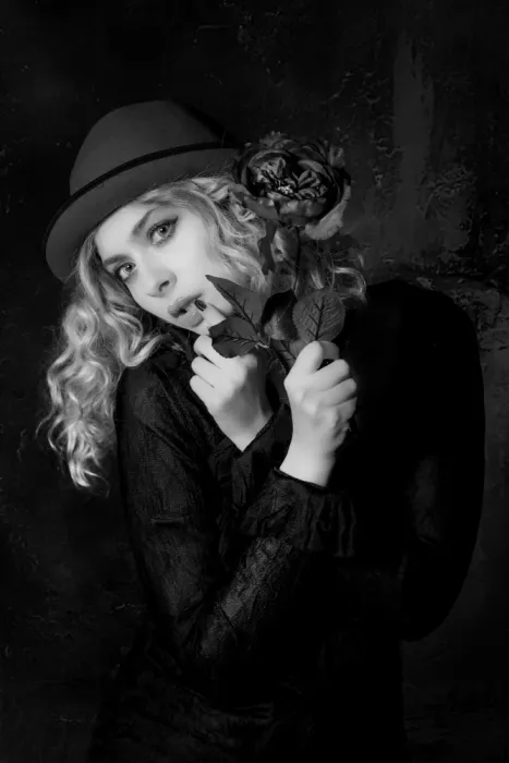 Calin, Silvia Rucsandra: Behind a flower