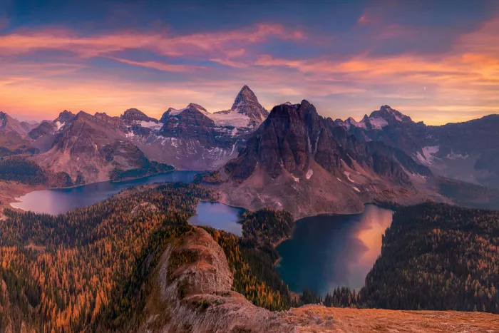 Xu, Mei: Panoramablick auf Mt Assiniboine vom Nub Peak bei Dämmerung