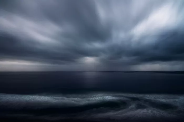 Zhang, Joan: Dark ocean