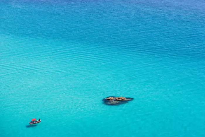 Photolovers: Sailing on the turquoise and blue Mediterranean Sea in Italy