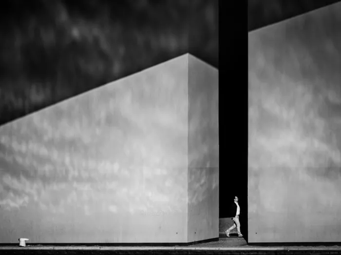 Niemiec, Anna: Between