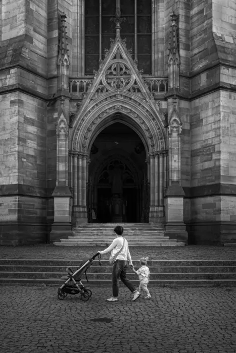 Yamamoto, Eiji: Church entrance