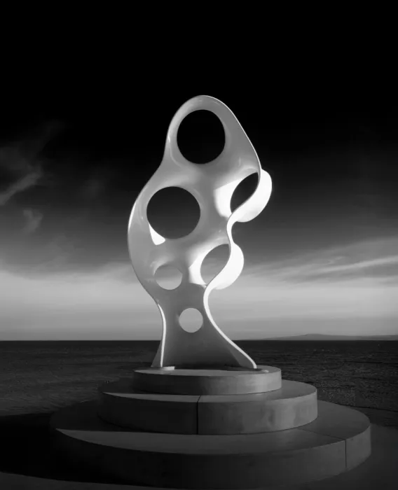 Engström, Erik: Interpretation of HOLD by Eva Hild