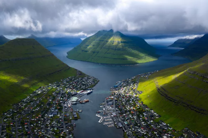 Wang, Ti: Light over Klaksvik