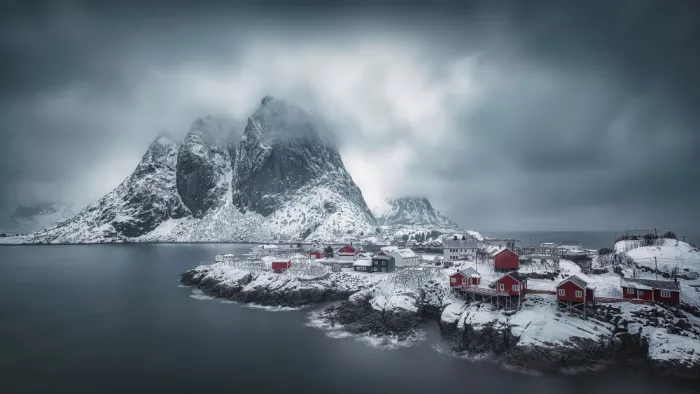 Xu, Mei: Hamnøy in Cloudy Day