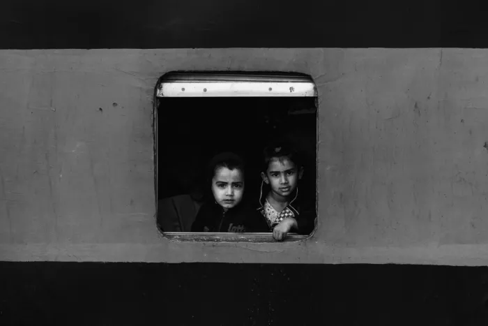 Ronnie, Khan Azim: Window story