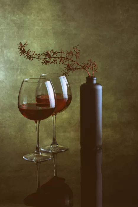 Barkow, Brig: Natura morta con calici di vino e bottiglia nera