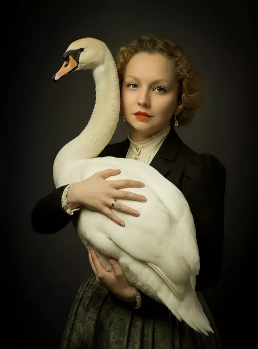 Chis, Adrian Paul: Lady and the swan