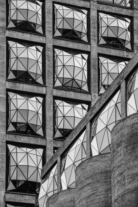 Clint, by Shot: Architektonisches Prisma