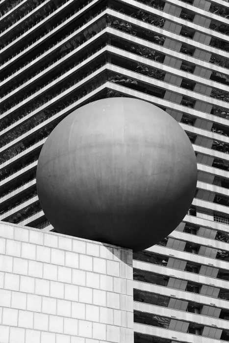 Urrutia, Adolfo: Sphere and lines