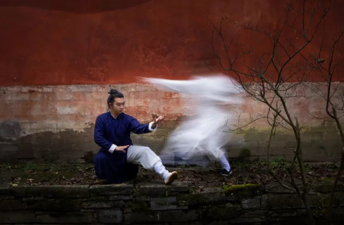 Zhang, Dennis: Dove il movimento incontra il silenzio