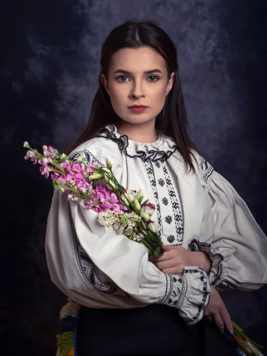 R, Bogdan Mihai: Isabel