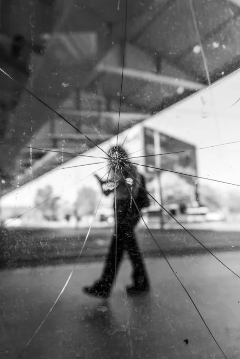 Eugen, Ionel Dosa: Fractured