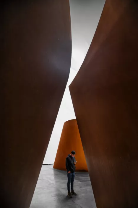 Villalba, Angel: Tribute to sculptor Richard Serra at the Guggenheim Bilbao (IX)