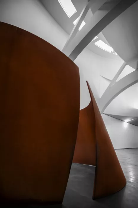 Villalba, Angel: Tribute to sculptor Richard Serra at the Guggenheim Bilbao (X)