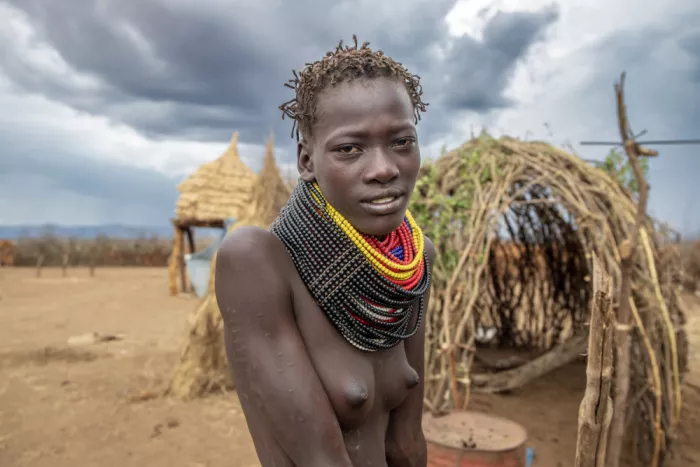 Yosifov, Svetlin: Nyangatom girl