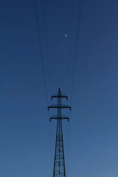 Krenek, Peter: A pylon and the moon
