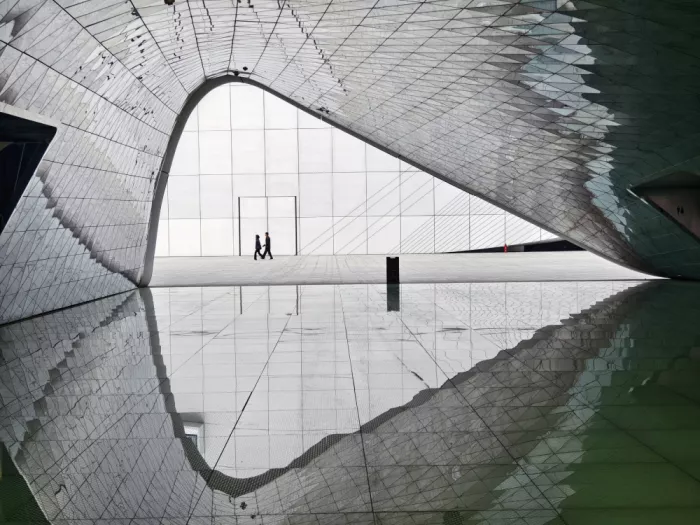 Wang, Yi-Tang: The Parallelism of Arc and Reflection