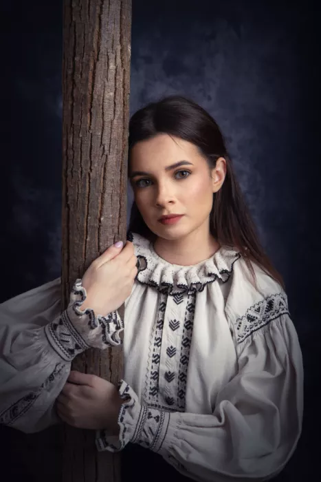 R, Bogdan Mihai: Isabel