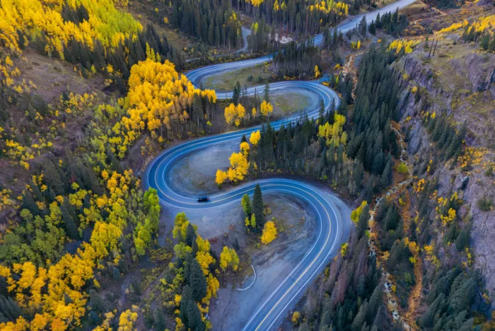 He, Mike: Doppelte S-Kurven in Herbstfarben