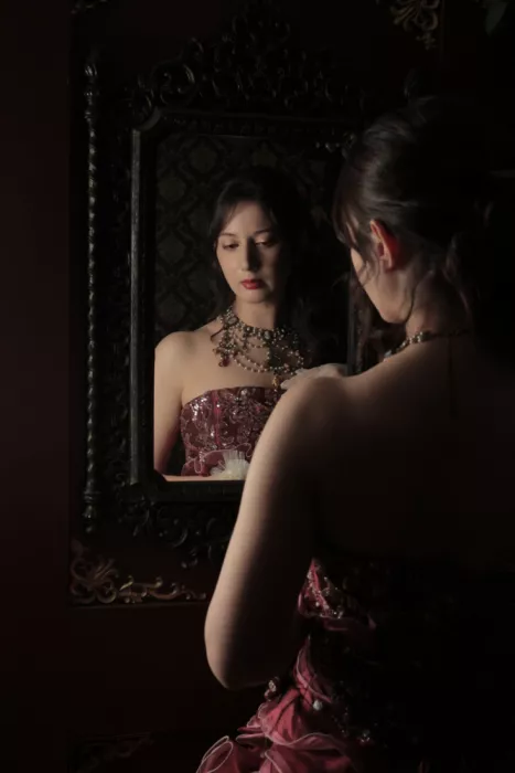 Tomo: Silence: The Lady in the Mirror