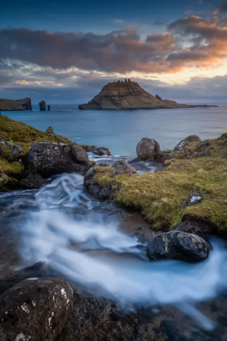 Ying, Li: Coastline at Dusk