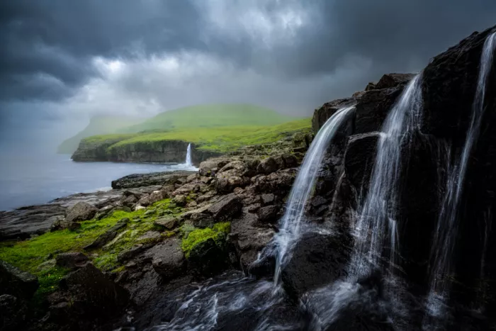 Wang, Ti: At the edge of the world