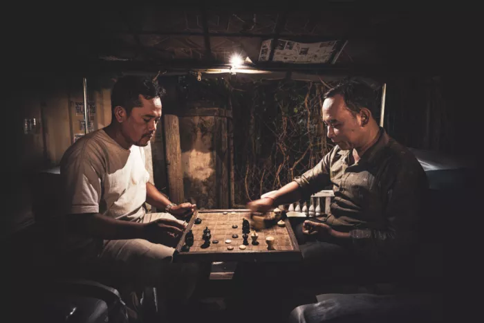 Tagliarino, Marco: Jeu de dames dans la nuit de Siem Reap