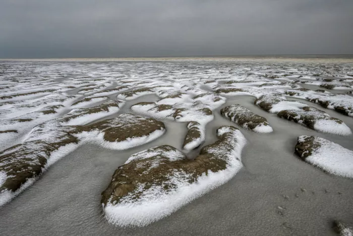 Haaksma, Piet: Snow on the Wadden Sea coast