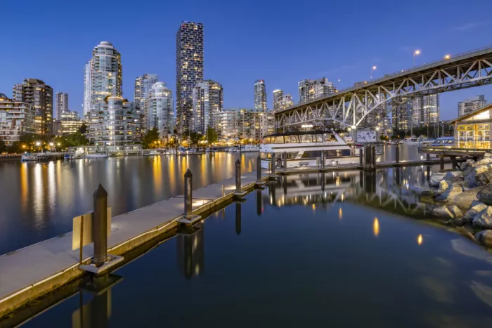 Viola, Melanie: Vancouverský dojem Granville Island v modré hodině