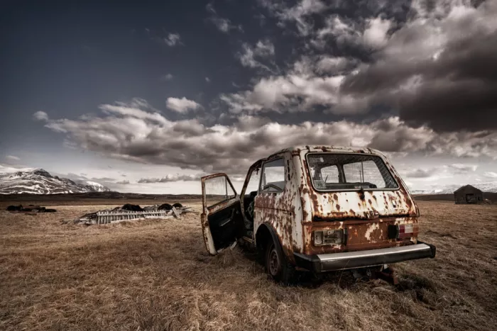 Ingibergsson, H. Þorsteinn: Abandonné avec la porte ouverte