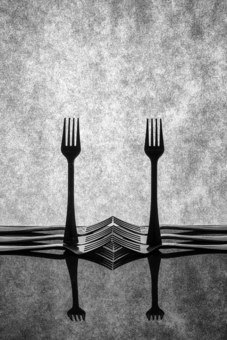 Barkow, Brig: Nature morte très simple avec fourchettes sur fond gris