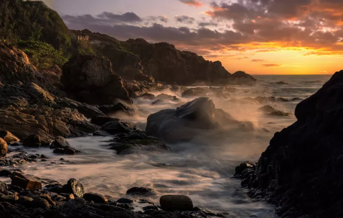 Jin, Jie: Dawn among the reefs