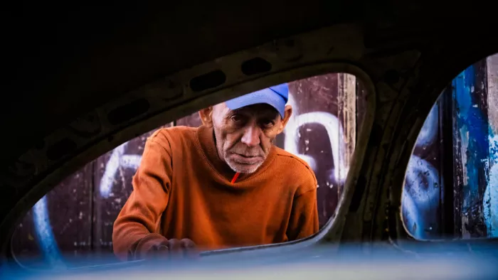 Xiao, Hanping: Through a Broken Car