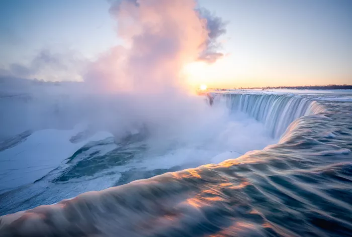 Zhao, Emma: Lever de soleil sur les chutes du Niagara