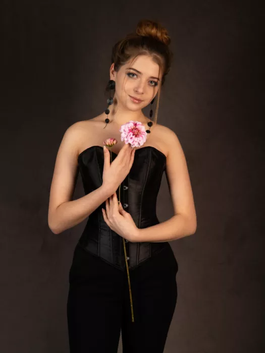 VAGRAMYAN, GAGIK: ADELAIDA PORTRAIT