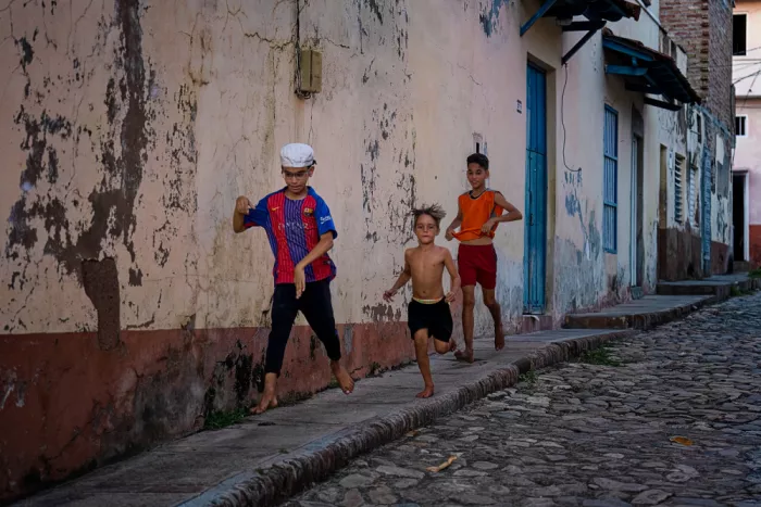 Xiao, Hanping: Running Through Afternoon