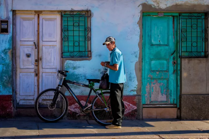 Xiao, Hanping: Fading Colors, Passing Time