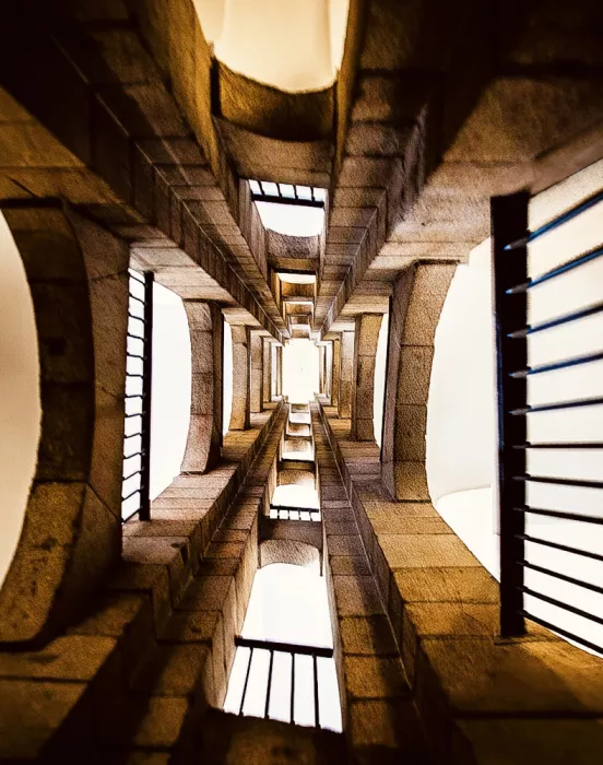 Orbach, Arnon: Looking up - Museo Reina Sofía, Madrid, Spain