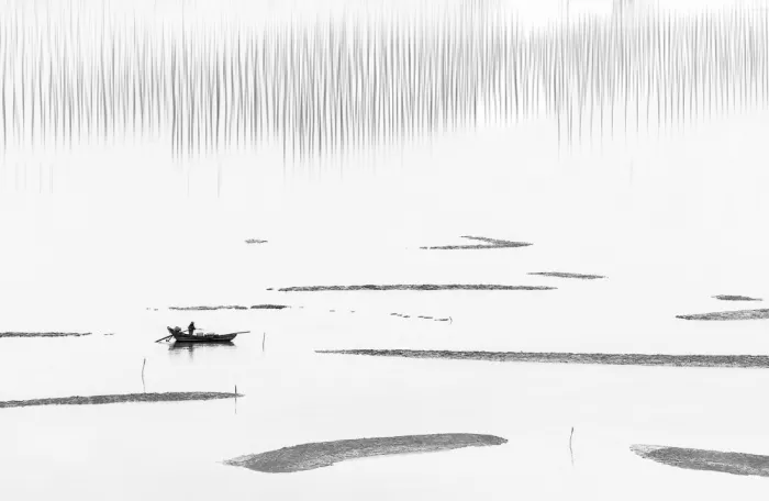 Chen, Hongyu: A lone Boat on Misty Water