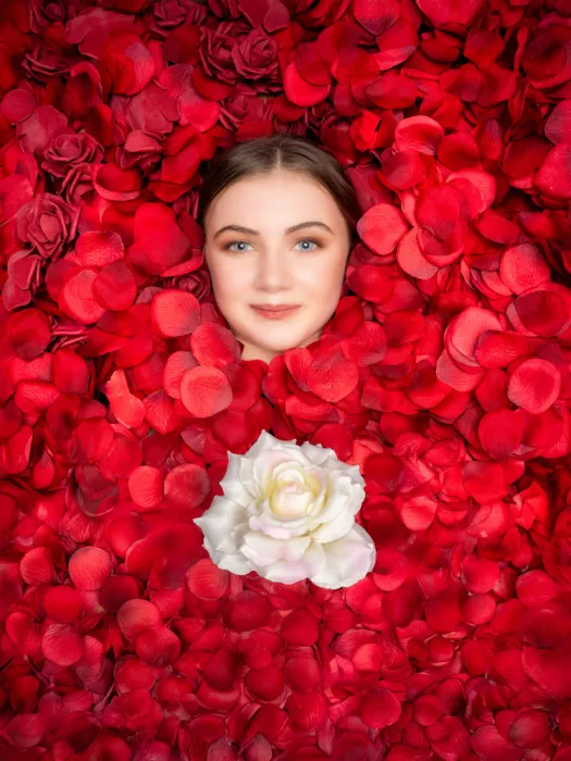 Kershaw, Lee: Between the Petals and the Rose