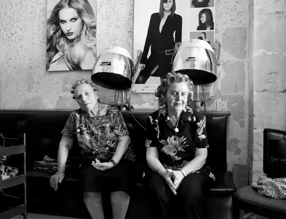 Deelen, van Ellen: At  the hairdresser's.