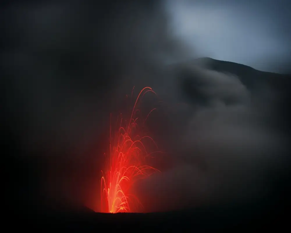 Stranak, Pavol: mt. yasur is awakening