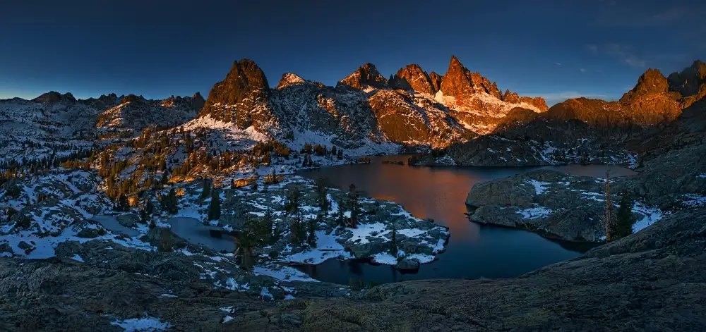 Zhang, Yan: Lago Minareto: prime luci