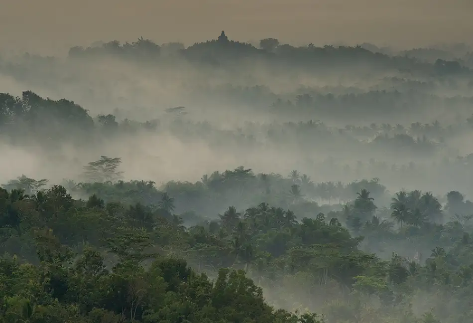 Wrobel, Karsten: Temple in the Mist