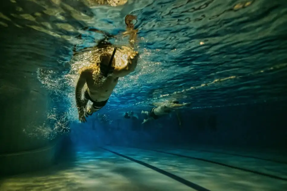 Gavra, Assaf: Night Swimmer