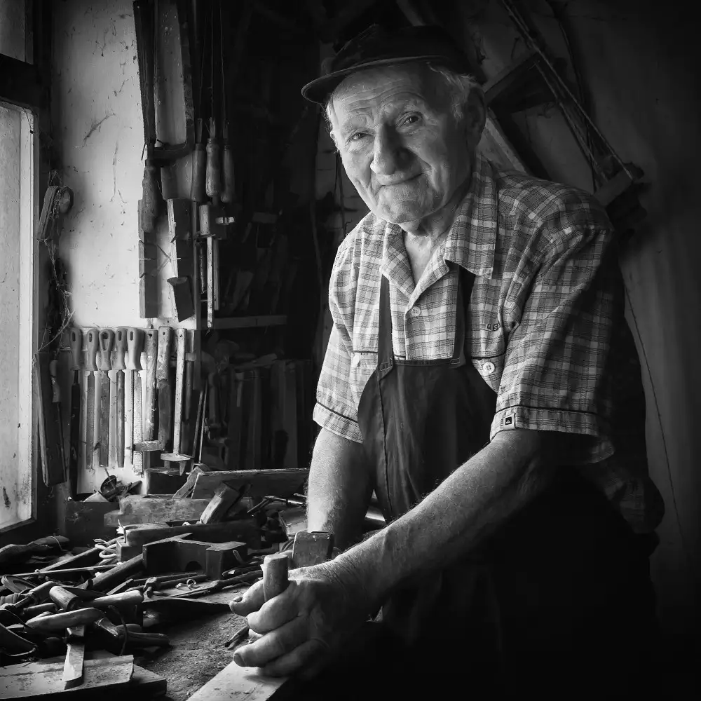 Szabolcs, Hober: An old carpenter