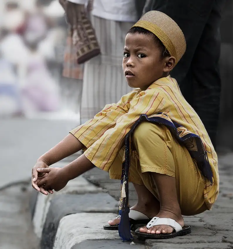 Kisworo, Sebastian: Regard de suspicion